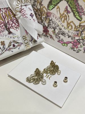 New design new collection CD Butterfly Pearl Earrings Asymmetry Design