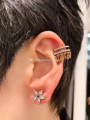 Swarovsk* Silver Phantom Crystal Single Ear Cuff.Single side earrings
