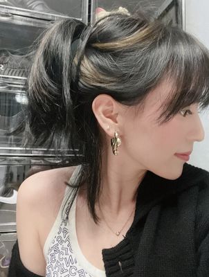 Gold Tone 3D Asymmetric Double C Earrings 22C Retro Design