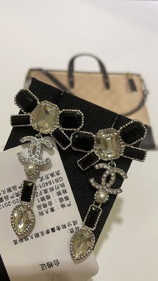 23K Black White Gem Bow Double C Pearl Drop Earrings