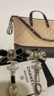 23K Black White Gem Bow Double C Pearl Drop Earrings