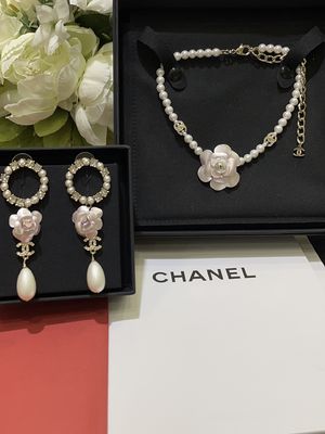 2023C new collection: Golden Double C pendant with light pink camellia and pearl earrings.gold plated Anti-allery