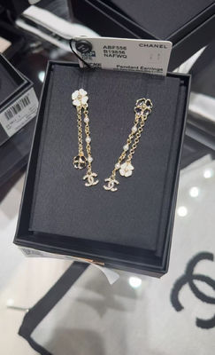 2025P Black White Enamel Mini Clover Camellia Diamond C Pendant Earrings