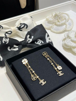 2025P Black White Enamel Mini Clover Camellia Diamond C Pendant Earrings