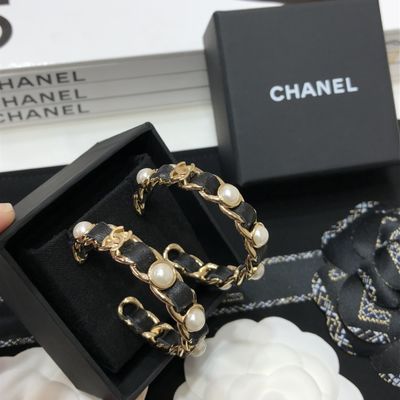Customized Black Pearl Stud Earrings PU Leather Anti Allergy Finish Luxury Earrings