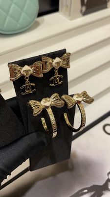 10-15mm Size Copper Hoop Earrings 18K Gold Plated Contemporary With 3D Bow