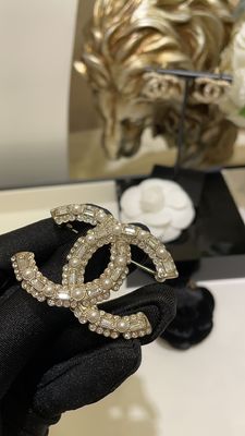 Twin C Clip Brooch Pins 18K Gold Plated With Diamond Pearl 20-30g