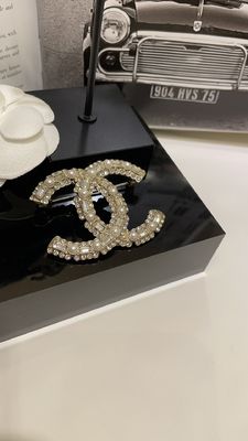 Twin C Clip Brooch Pins 18K Gold Plated With Diamond Pearl 20-30g