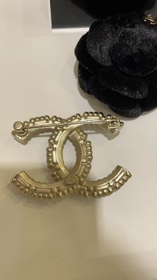 Twin C Clip Brooch Pins 18K Gold Plated With Diamond Pearl 20-30g