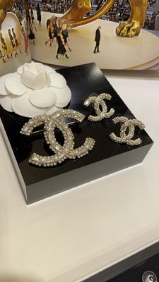 Twin C Clip Brooch Pins 18K Gold Plated With Diamond Pearl 20-30g