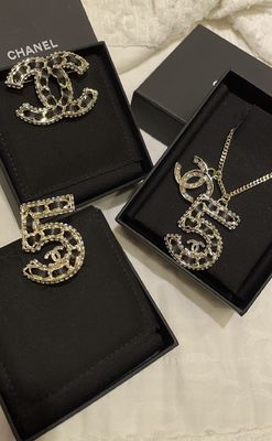 10g Gold Diamond Luxury Brooch Pin Elegant Beautiful For Women