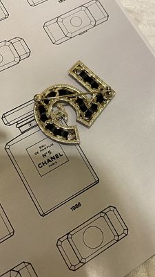10g Gold Diamond Luxury Brooch Pin Elegant Beautiful For Women