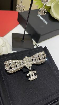 18K Gold plated Luxury Brooch Pin Rhinestone Bow Brooch 20g ODM/OEM Customized