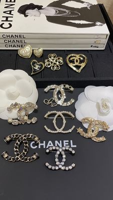 18K Gold Plated Luxury Brooch With Diamond Double C Style In VS1 Clarity