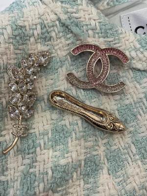 Anti Allergy Diamond Drop Brooch High Heeled Broock Shape For Women