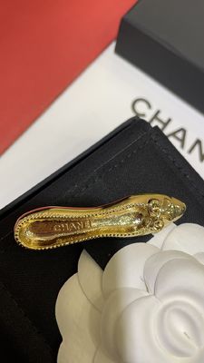 Anti Allergy Diamond Drop Brooch High Heeled Broock Shape For Women