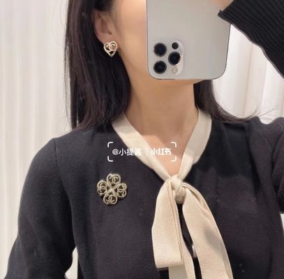 Hollow Out Luxury Brooch Pin Heart Clover Brooch 18K Gold Plated With Diamond