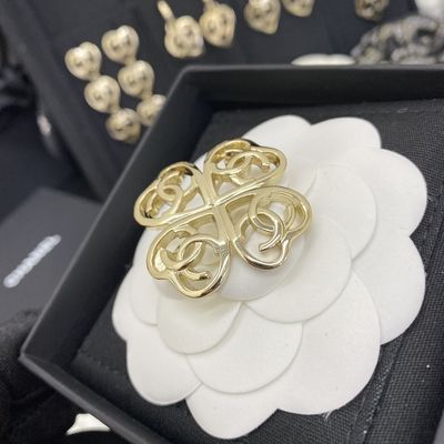 Hollow Out Luxury Brooch Pin Heart Clover Brooch 18K Gold Plated With Diamond