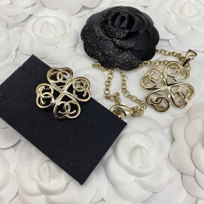 Hollow Out Luxury Brooch Pin Heart Clover Brooch 18K Gold Plated With Diamond
