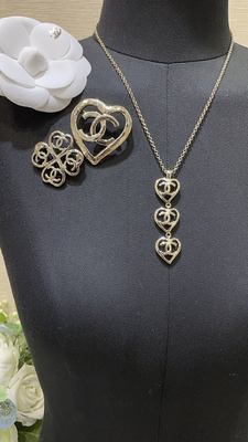 Hollow Out Luxury Brooch Pin Heart Clover Brooch 18K Gold Plated With Diamond