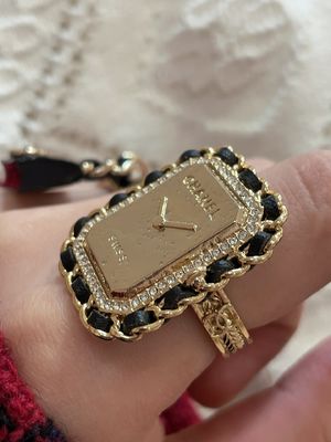 Elegant 18K Gold Plated Square Ring with Swarovsk* Diamond and Leather-Wrapped Chain