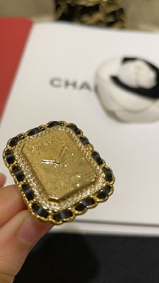 Elegant 18K Gold Plated Square Ring with Swarovsk* Diamond and Leather-Wrapped Chain