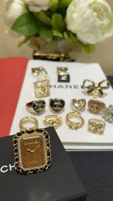 Elegant 18K Gold Plated Square Ring with Swarovsk* Diamond and Leather-Wrapped Chain