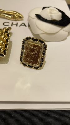 Elegant 18K Gold Plated Square Ring with Swarovsk* Diamond and Leather-Wrapped Chain