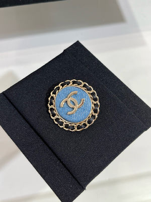 Luxury Brooch with Denim Chain Accent and Double C Circle Design on Brass Base