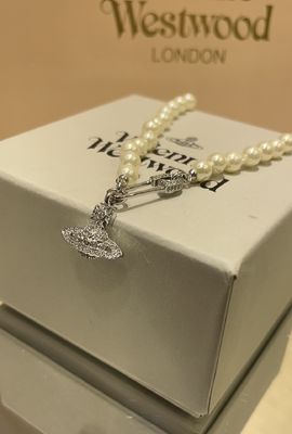 Vivienn* Westwo*d Full-Rhinestone Saturn Brooch Necklace with Swarovsk* Pearl and 18K Gold Plated Chain,Silver Color Saturn Brooch