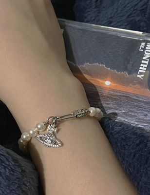 Vivienn* Westwo*d Full-Rhinestone Silver Saturn Brooch Bracelet with Swarovsk* Pearl and 18K Gold Plated Chain