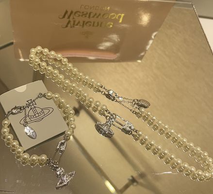 Vivienn* Westwo*d Full-Rhinestone Silver Saturn Brooch Bracelet with 18K Gold Plated Chain and Swarovsk* Pearl