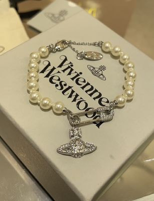 Vivienn* Westwo*d Full-Rhinestone Silver Saturn Brooch Bracelet with 18K Gold Plated Chain and Swarovsk* Pearl
