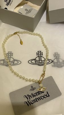 Vivienn* Westwo*d Full-Rhinestone Gold color Saturn Brooch Necklace with Swarovsk* Pearl and 18K Gold Plated Chain,yellow gold Color Saturn Brooch