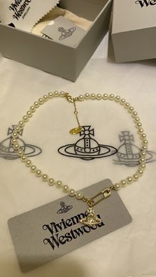 Vivienn* Westwo*d Full-Rhinestone Gold color Saturn Brooch Necklace with Swarovsk* Pearl and 18K Gold Plated Chain,yellow gold Color Saturn Brooch