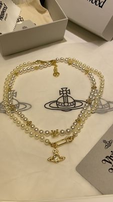 Vivienn* Westwo*d Full-Rhinestone Gold color Saturn Brooch Necklace with Swarovsk* Pearl and 18K Gold Plated Chain,yellow gold Color Saturn Brooch