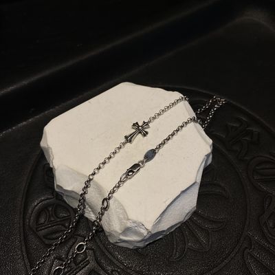 925 Sterling Silver Thin Cross Pendant Necklace with 1.5 cm Pendant and 42cm Chain Length Featuring S925 Logo