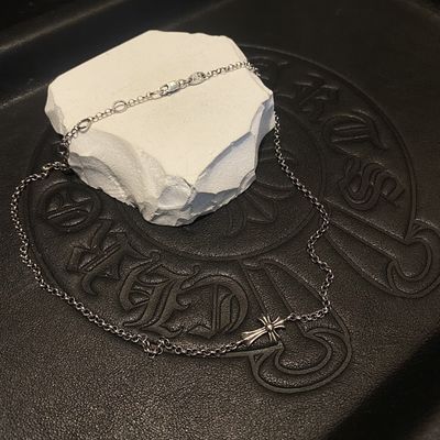 925 Sterling Silver Thin Cross Pendant Necklace with 1.5 cm Pendant and 42cm Chain Length Featuring S925 Logo