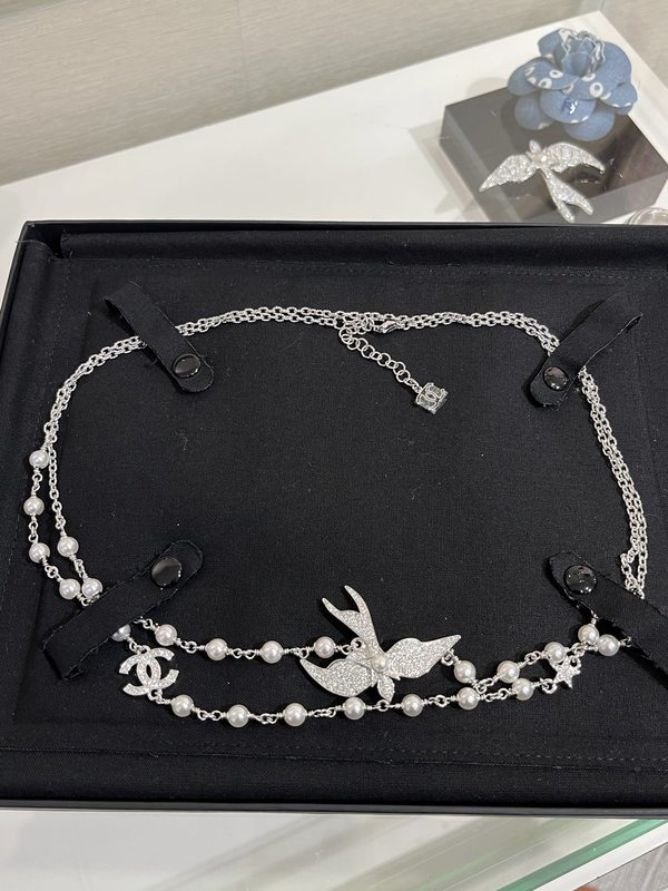 Silver Bird Crystal Pearl Necklace With Double C Design 90-100cm Adjustable Length