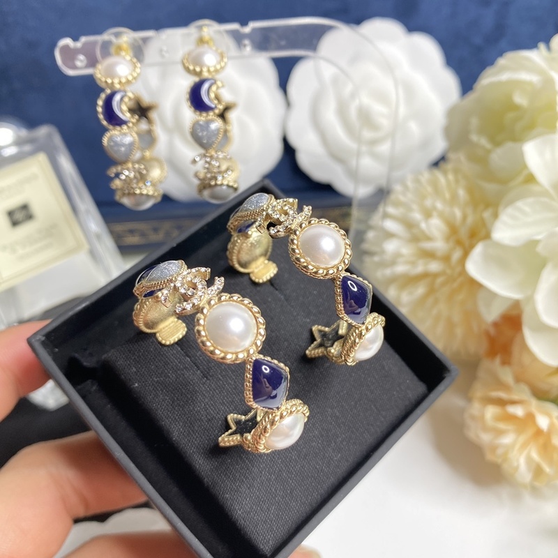 Gold Star Moon Earrings Anti Allergy Finish Luxury Earrings With Exquisite Crystals