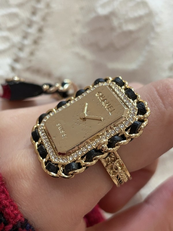 Elegant 18K Gold Plated Square Ring with Swarovsk* Diamond and Leather-Wrapped Chain