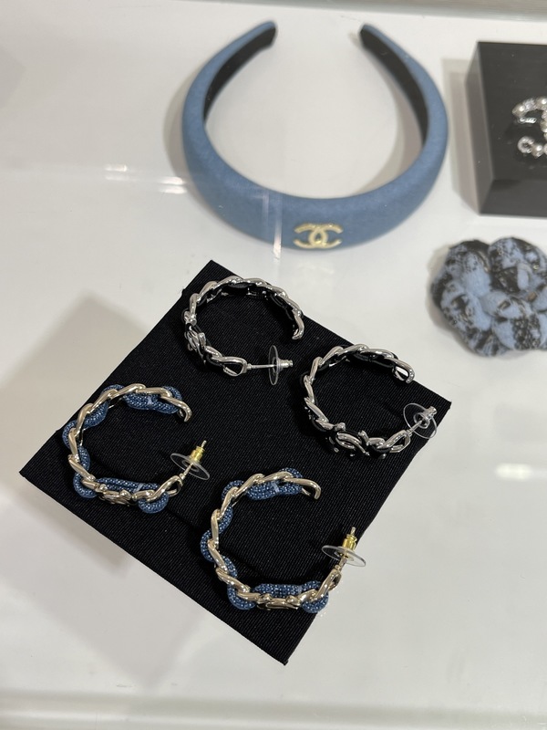 15mm Gold-Tone Double C Hoop Earrings with Denim Chain-Link Design