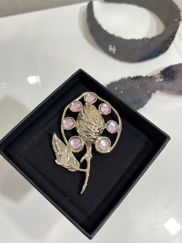 Gold-Tone Fully Crystal-Studded Luxury Brooch with 1 Year Warranty and Elegant Peach Design