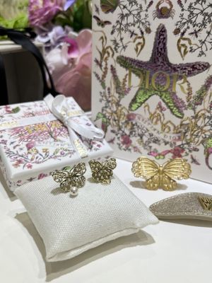 Quality New design new collection CD Butterfly Pearl Earrings Asymmetry Design factory