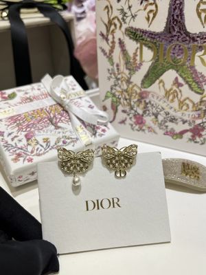 Quality New design new collection CD Butterfly Pearl Earrings Asymmetry Design factory