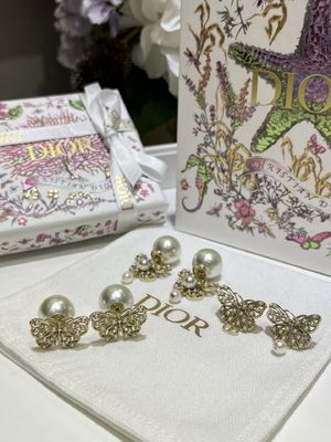 Quality Butterfly Luxury Pearl Earrings Sophisticated With 18mm Hollow Carved Design factory