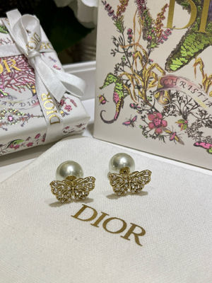 Quality Butterfly Luxury Pearl Earrings Sophisticated With 18mm Hollow Carved Design factory