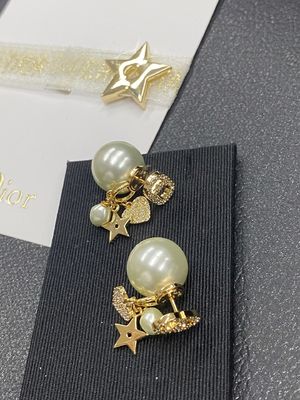 Quality Di*r luxury fashion earrings women earrings.Top quality.Year 2025 New Collection Anti-Allergy.CD earring collection factory