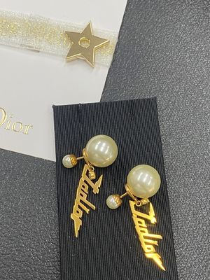 Quality Di*r luxury fashion earrings women earrings.Top quality.Year 2025 New Collection Anti-Allergy.CD earring collection factory