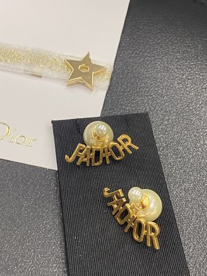Quality Di*r luxury fashion earrings women earrings.Top quality.Year 2025 New Collection Anti-Allergy.CD earring collection factory